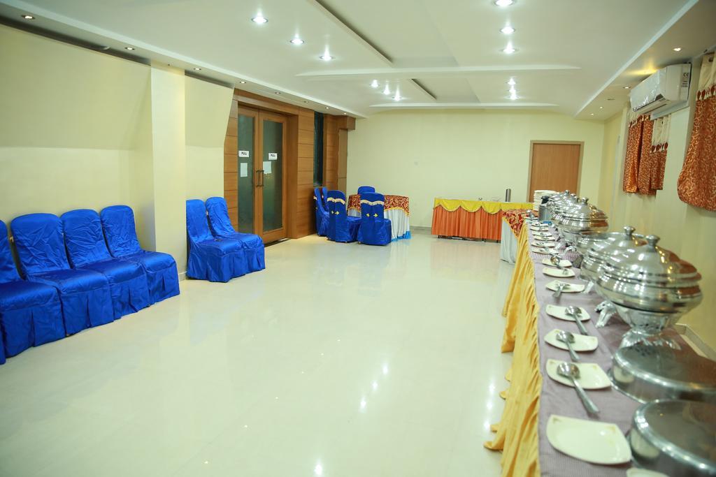Oyo 13494 Hotel Nakshatra Inn Hyderabad Exterior photo