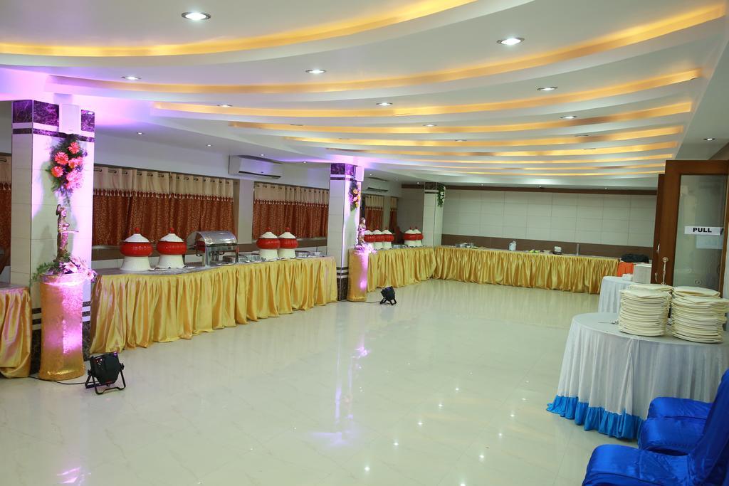 Oyo 13494 Hotel Nakshatra Inn Hyderabad Exterior photo