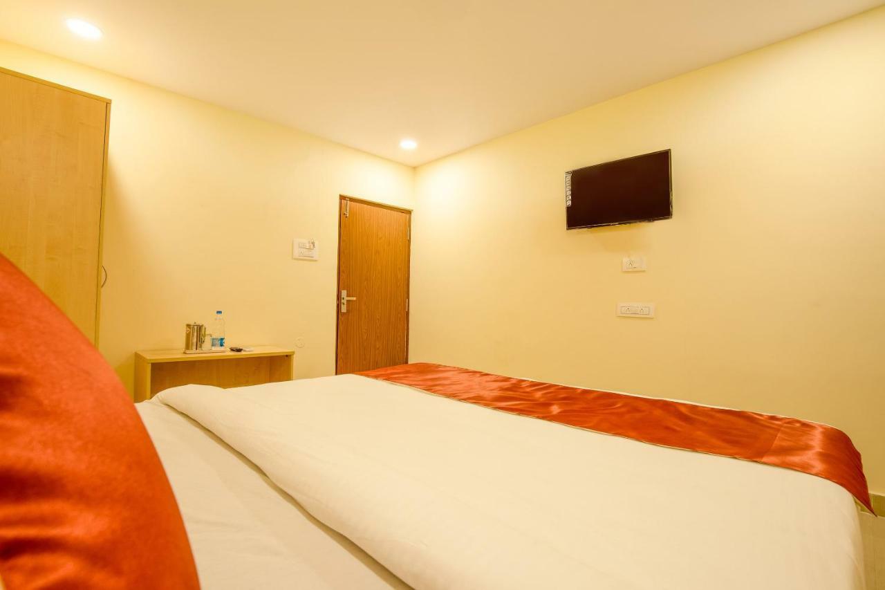 Oyo 13494 Hotel Nakshatra Inn Hyderabad Exterior photo