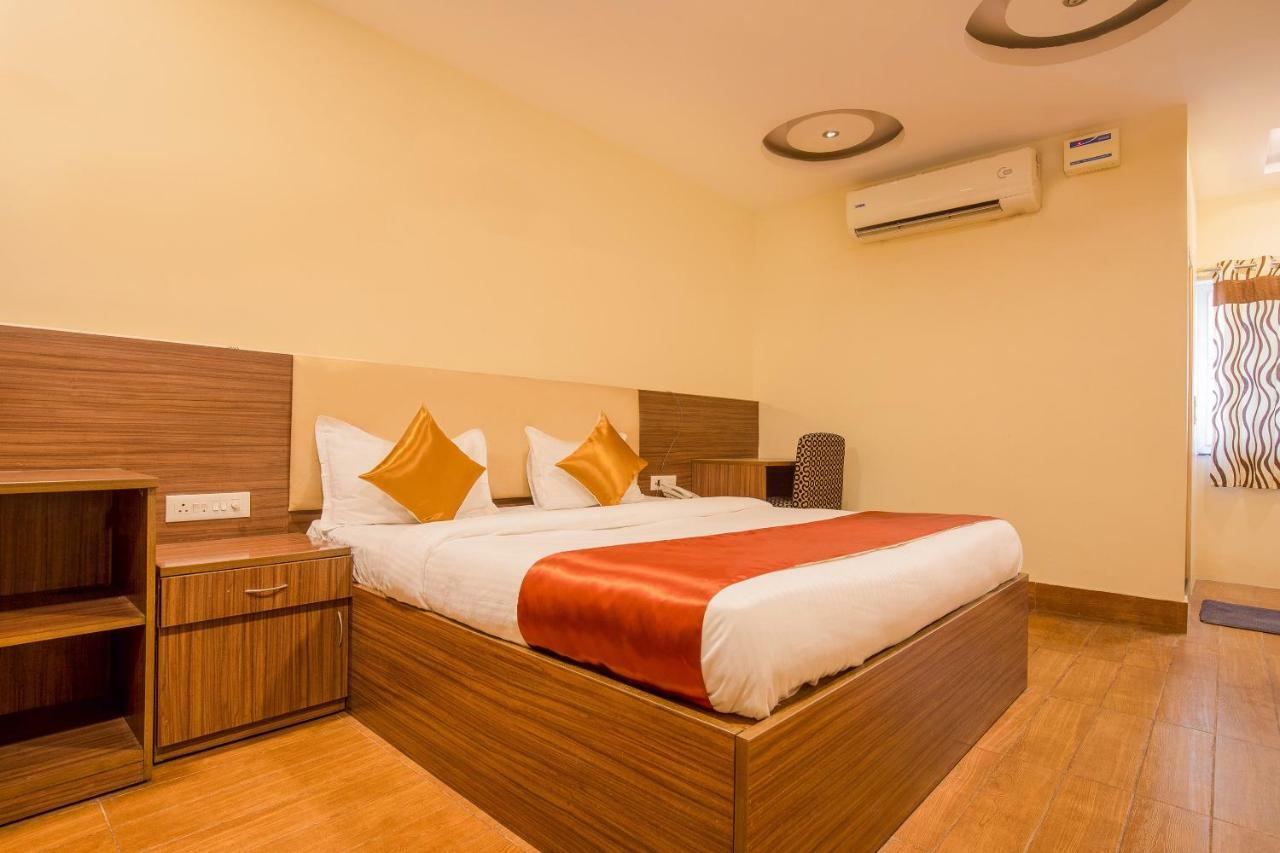 Oyo 13494 Hotel Nakshatra Inn Hyderabad Exterior photo