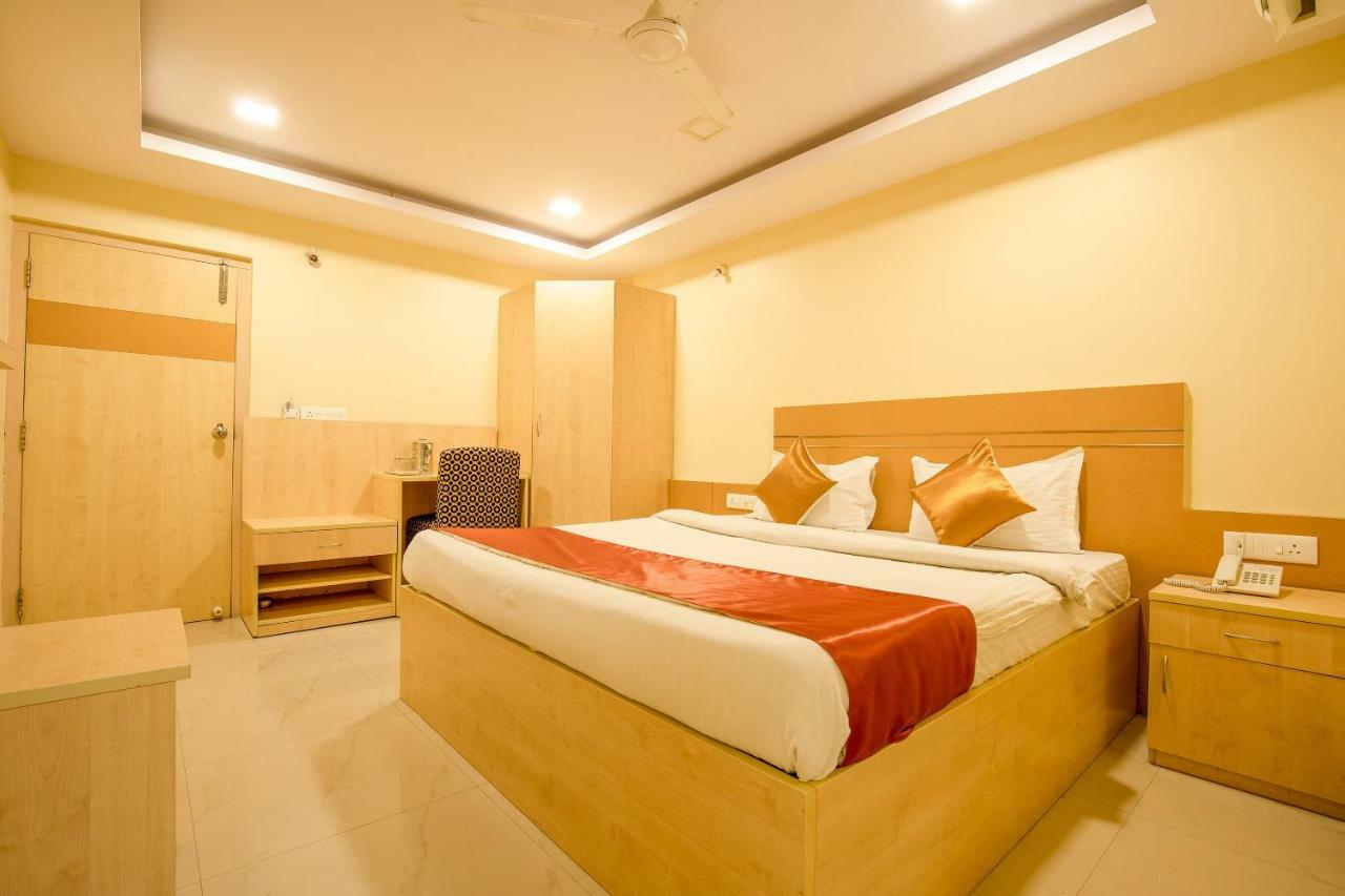 Oyo 13494 Hotel Nakshatra Inn Hyderabad Exterior photo