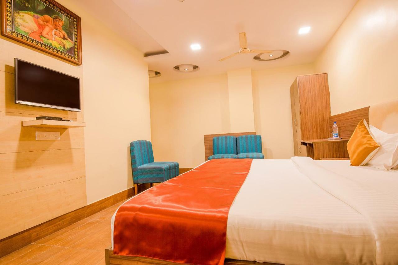 Oyo 13494 Hotel Nakshatra Inn Hyderabad Exterior photo